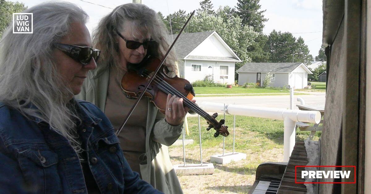 L-R: Nadene Thériault-Copeland (piano) & Donna Brock (violin) at the Decomposing Piano (Photo courtesy of NAISA)