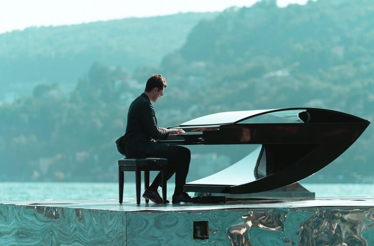 Alessandro Martire performs on the Wave piano on a platform on Lake Como (Photo courtesy of the artist)