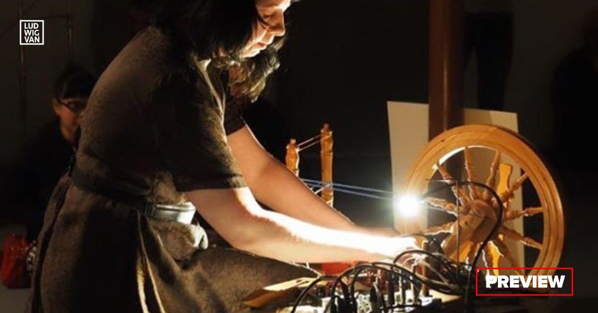 Kelly Ruth performing with loom and electronics (Photo: Stephanie Patsula)