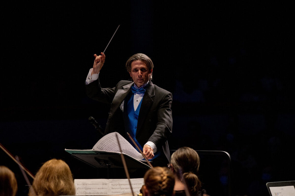 Maestro Denis Mastromonaco (Photo courtesy of the MSO)