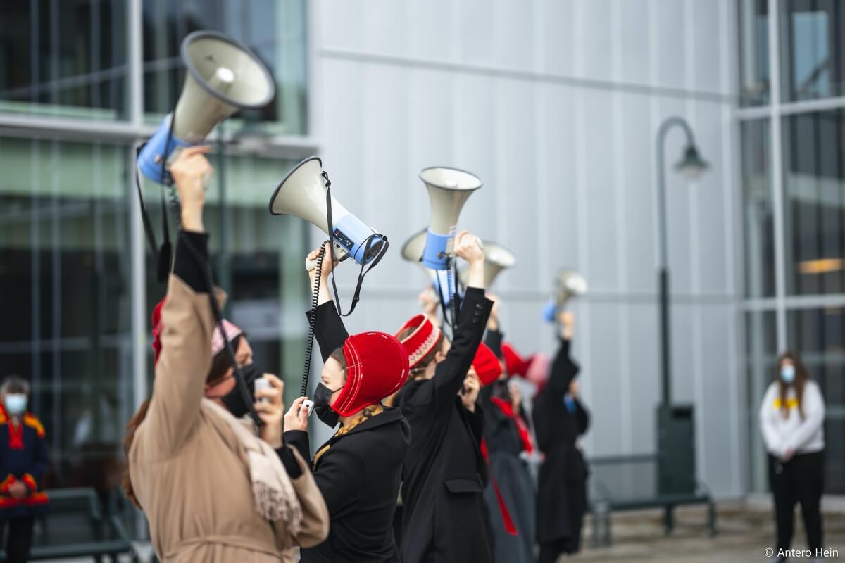 Sámi dance performance Vástádus eana – The answer is land (Photo: Antero Hein)