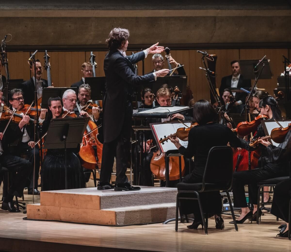 Gustavo Gimeno conducts the Toronto Symphony Orchestra (Photo: Jae Yang)