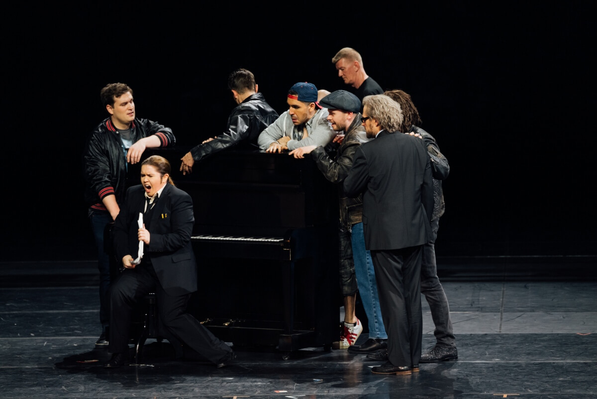 Lower left: Tara Erraught (Komponist) in the Bayerische Staatsoper Production of Ariadne auf Naxos (Photo courtesy of Bayerische Staatsoper)