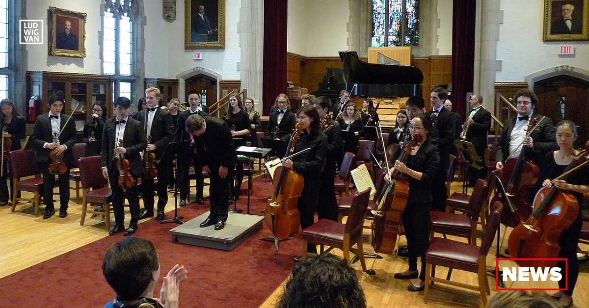 The Chamber Orchestra of McMaster University, March 13, 2016 (Photo: Absolument/CC BY-SA 4.0 DEED/cropped)