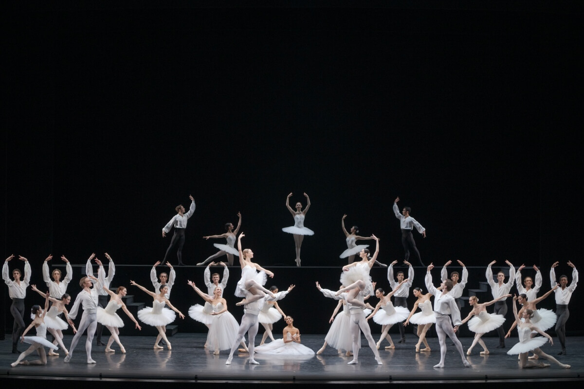 Artists of the Ballet in Suite en Blanc (Photo: Karolina Kuras/Courtesy of The National Ballet of Canada)