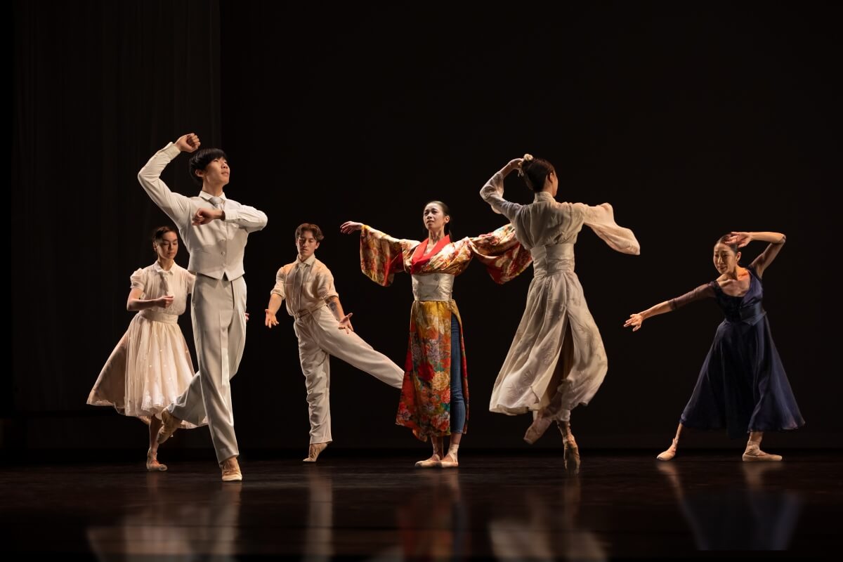 Dancers Kyra Soo, Liam Saito, Rachel Gibbs, Nxin Liu, Yayoi Ban in Kimiko’s Pearl (Photo: Alex Heidbuechel)