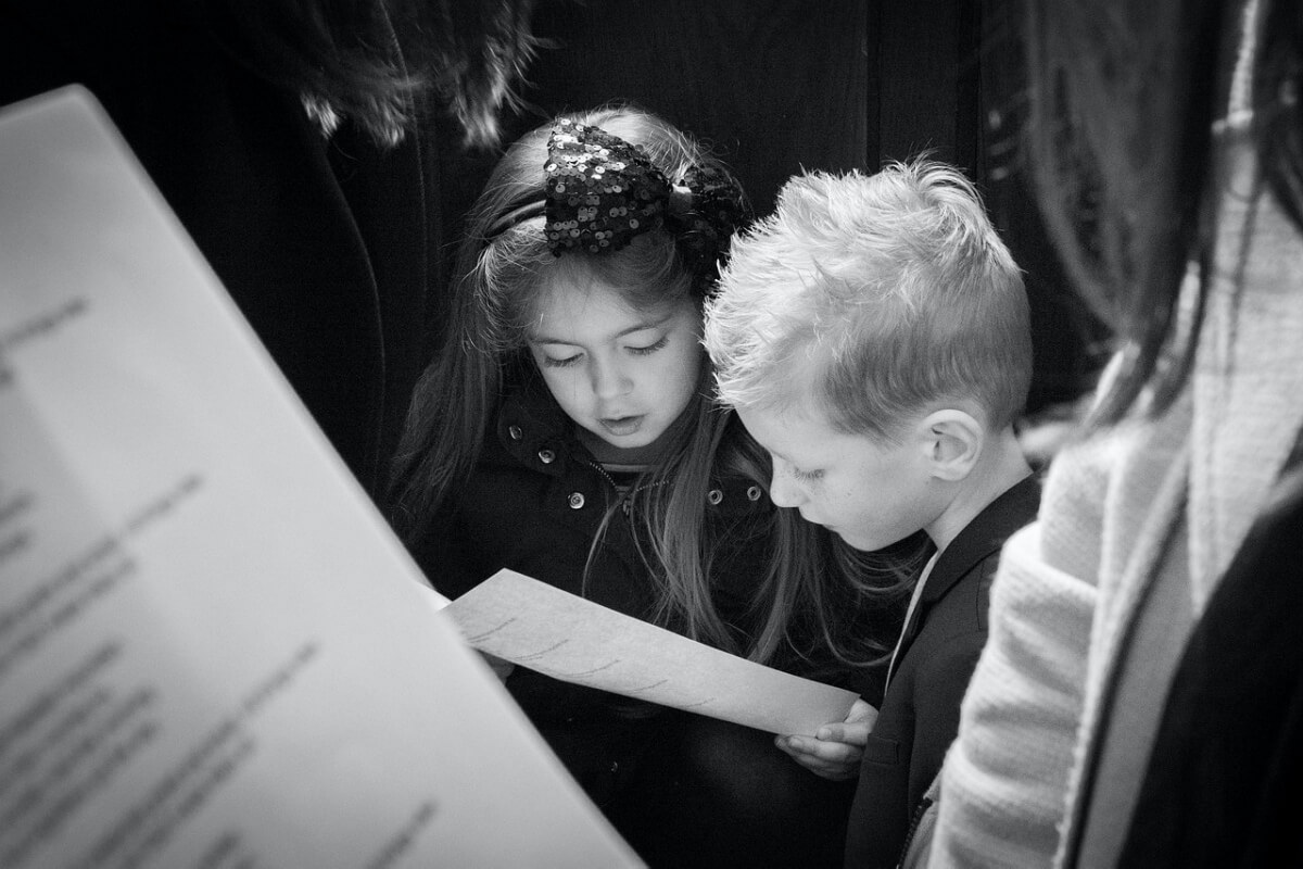 children singing in a choir