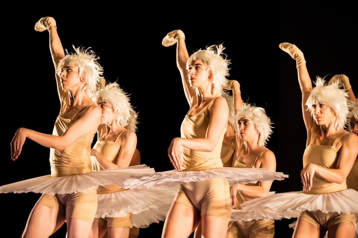 Gauthier Dance//Dance Company Theaterhaus Stuttgart in Choreographer Marie Chouinard’s Le chant du cygne : Le lac (Photo courtesy of the artists)