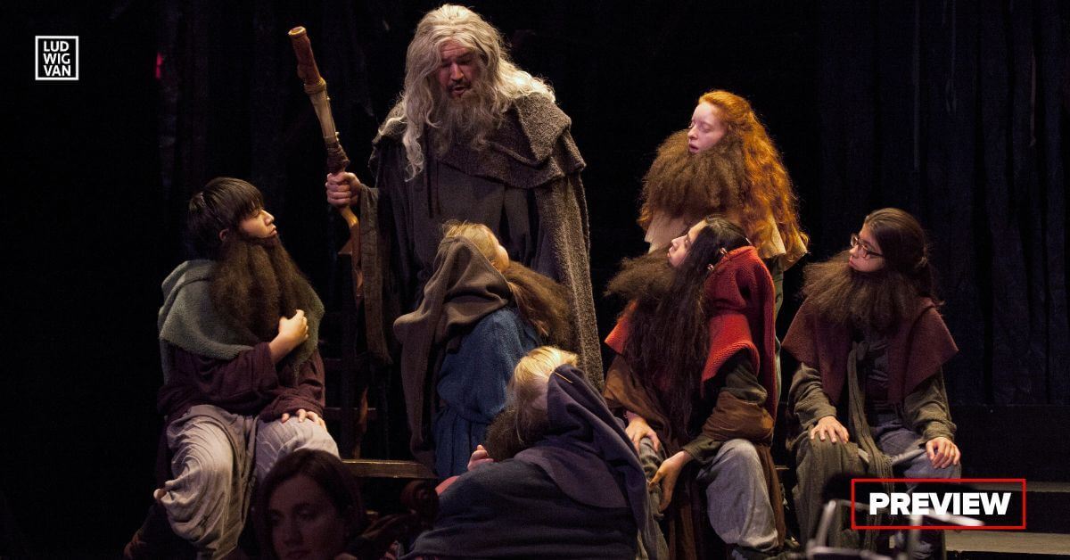 Giles Tomkins as Gandalf, Canadian Children's Opera Company Principal Chorus member, Alastair Thorburn‐Vitols at Thorin, and CCOC choristers in The Hobbit in 2016 (Courtesy of the CCOC)