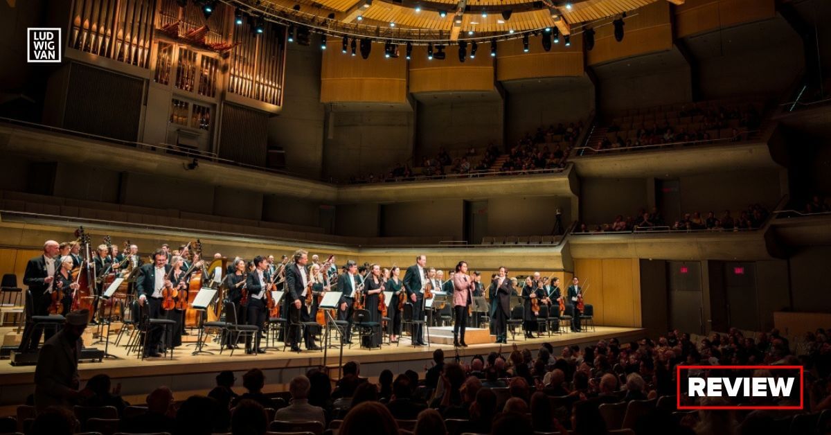 Conductor Gustavo Gimeno takes a bow with the Toronto Symphony Orchestra (Photo: Allan Cabral)