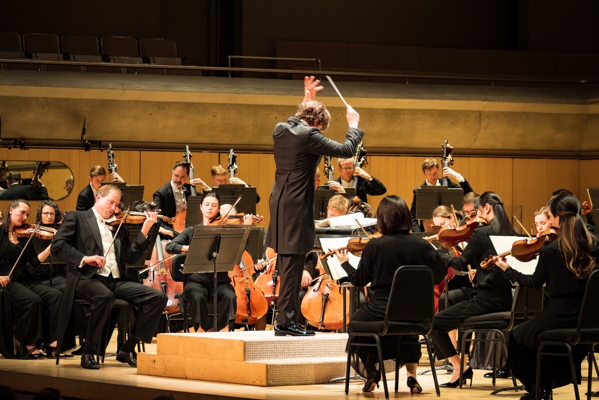 Gustavo Gimeno conducts the Toronto Symphony Orchestra (Photo: Allan Cabral)