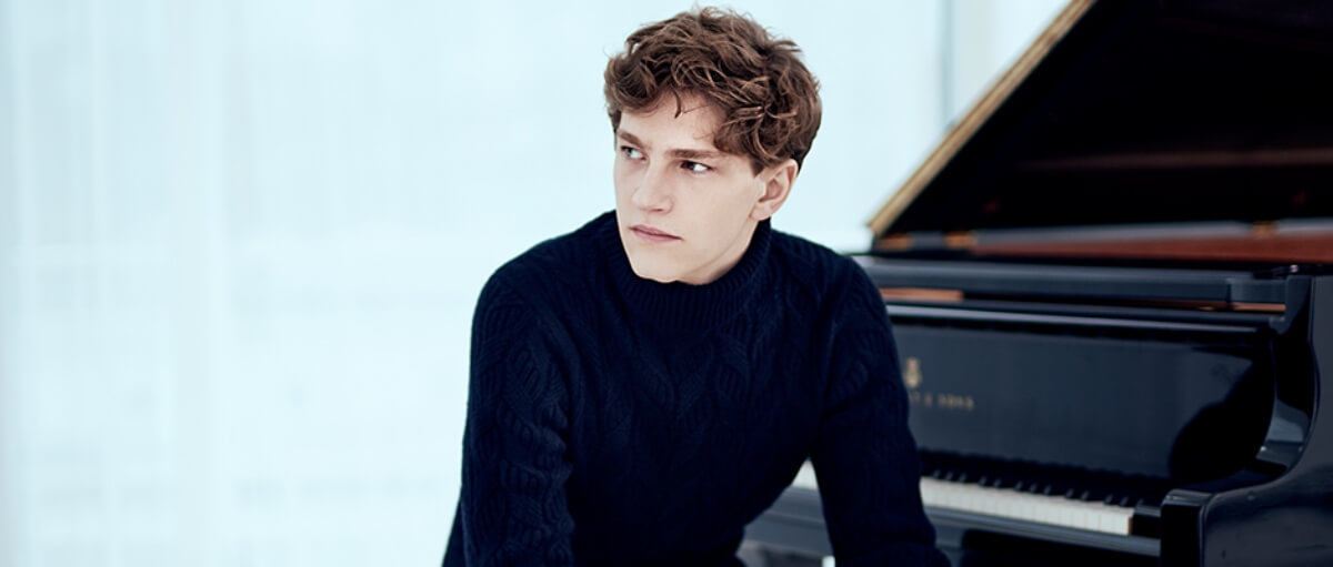 Pianist Jan Lisiecki (Photo: Christoph Koestlin)