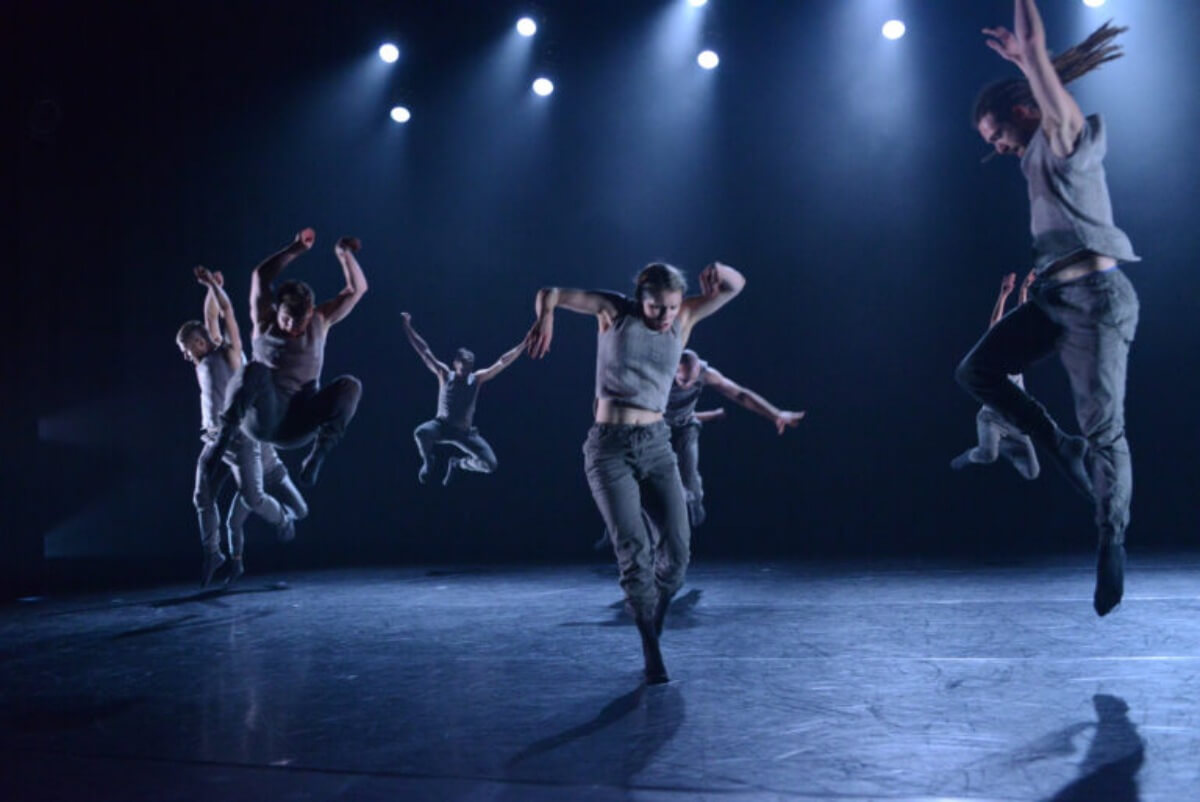 Roberto Campanella and Company in Fearful Symmetries (Photo courtesy of ProArteDanza)