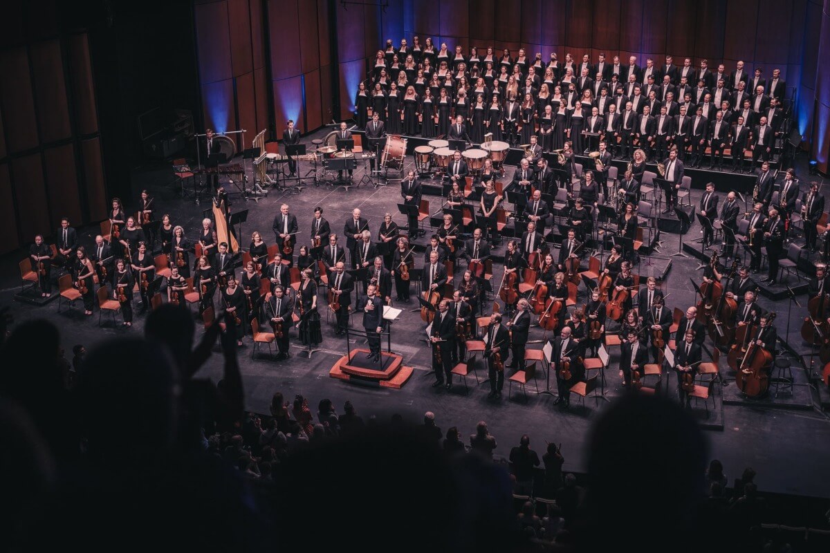 Alexander Shelley conducts the NAC Orchestra, with the Toronto Mendelssohn Choir and Orchestre symphonique de Québec in Québec, Grand Théâtre (Photo by Greggory Clark)