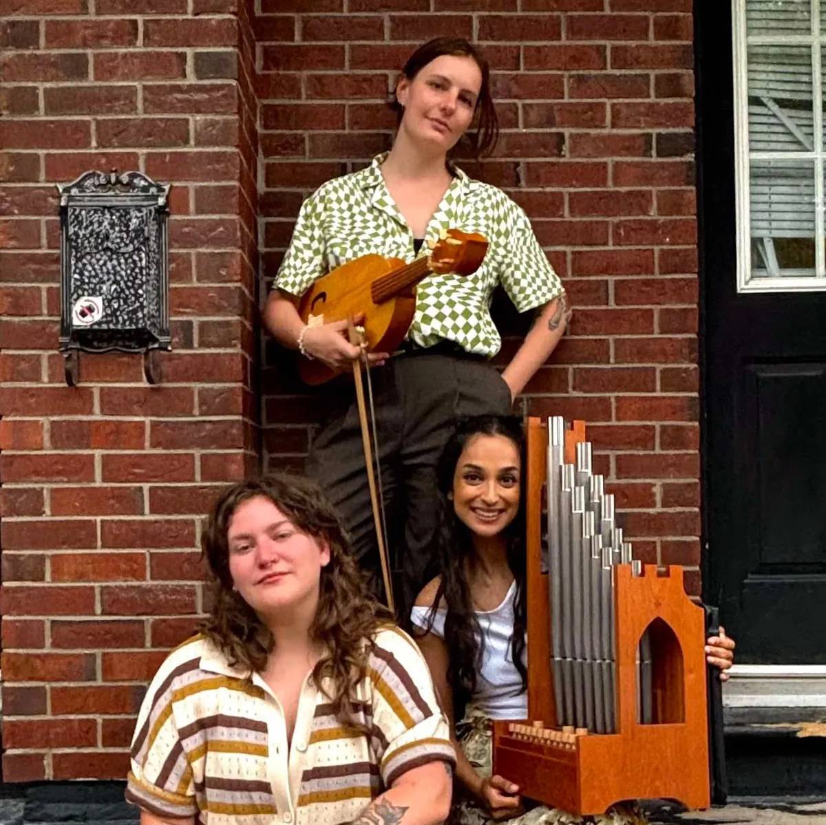 COMTESSA Medieval Ensembe (Photo courtesy of the artists)