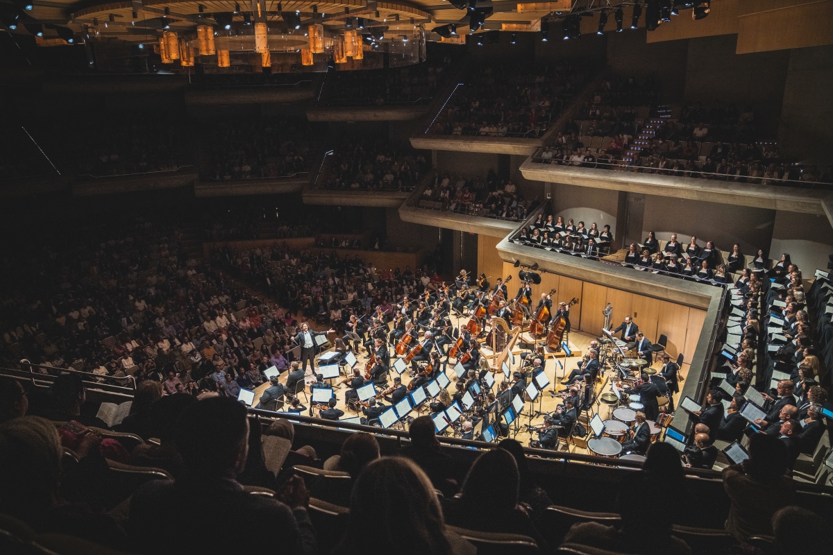 Gustavo Gimeno conducts the Toronto Symphony Orchestra, soloists, Toronto Mendelssohn Choir and Toronto Children's Chorus in Orff's Carmina Burana (Photo: Allan Cabral/Courtesy of the Toronto Symphony Orchestra)