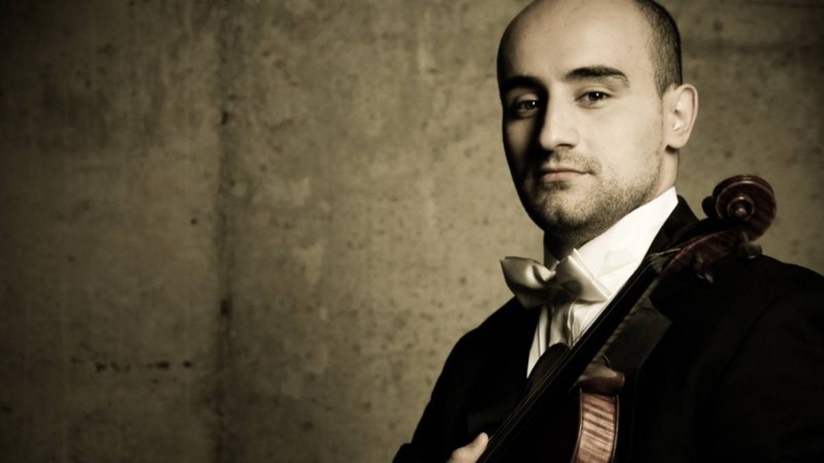 Violinist Igor Pikayzen