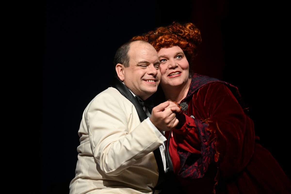 Lord High Executioner (Gregory Finney) and Katty Kat (Karen Bojti) in the Toronto Operetta Theatre production of The Mikado (Photo: Gary Beechey)