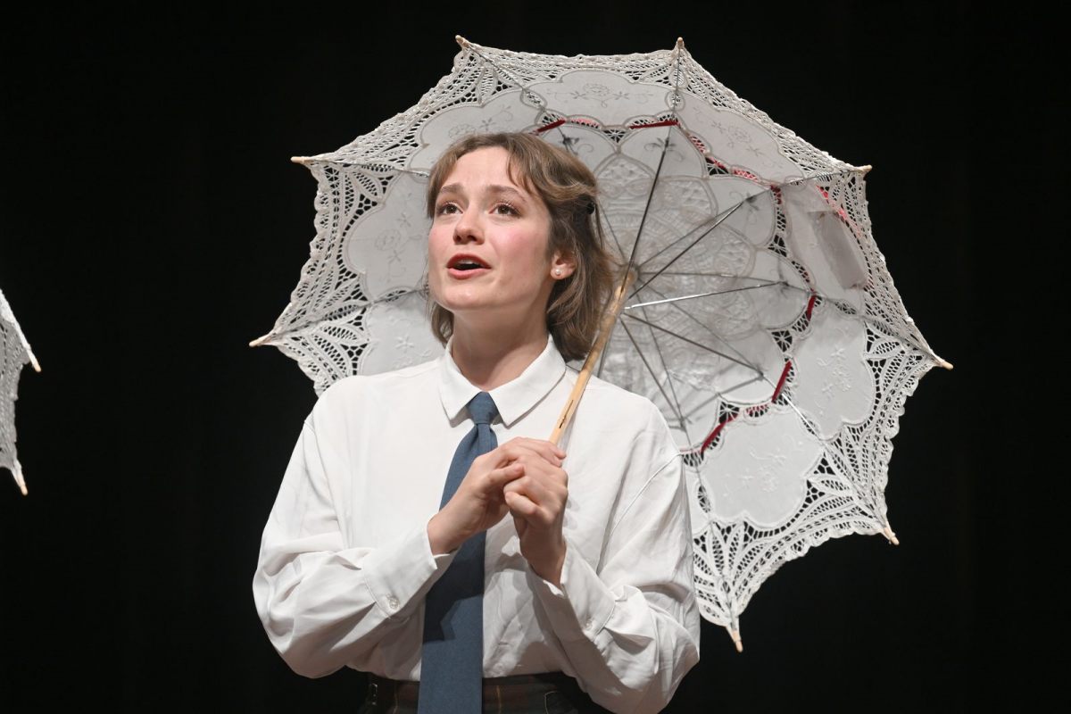 Yum-Yum (Madeline Cooper) in the Toronto Operetta Theatre production of The Mikado (Photo: Gary Beechey)
