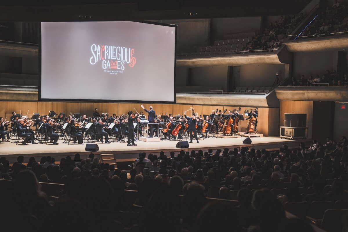 TwoSet Violin perform with the Toronto Symphony Orchestra and conductor Steven Reineke (Photo: Allan Cabral)