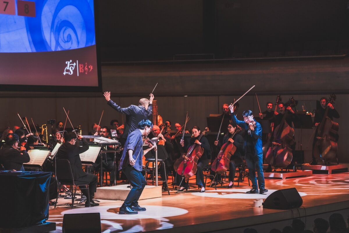 TwoSet Violin perform with the Toronto Symphony Orchestra and conductor Steven Reineke (Photo: Allan Cabral)
