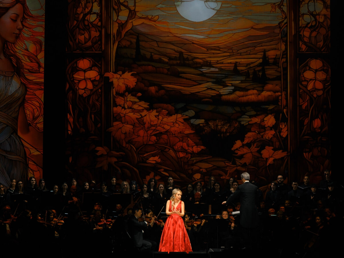 Soprano Cristina Pasaroiu performs with Andrea Bocelli at Hamilton’s TD Coliseum on December 9, 2025 (Photo: Mike Highfield/Highfield Images)