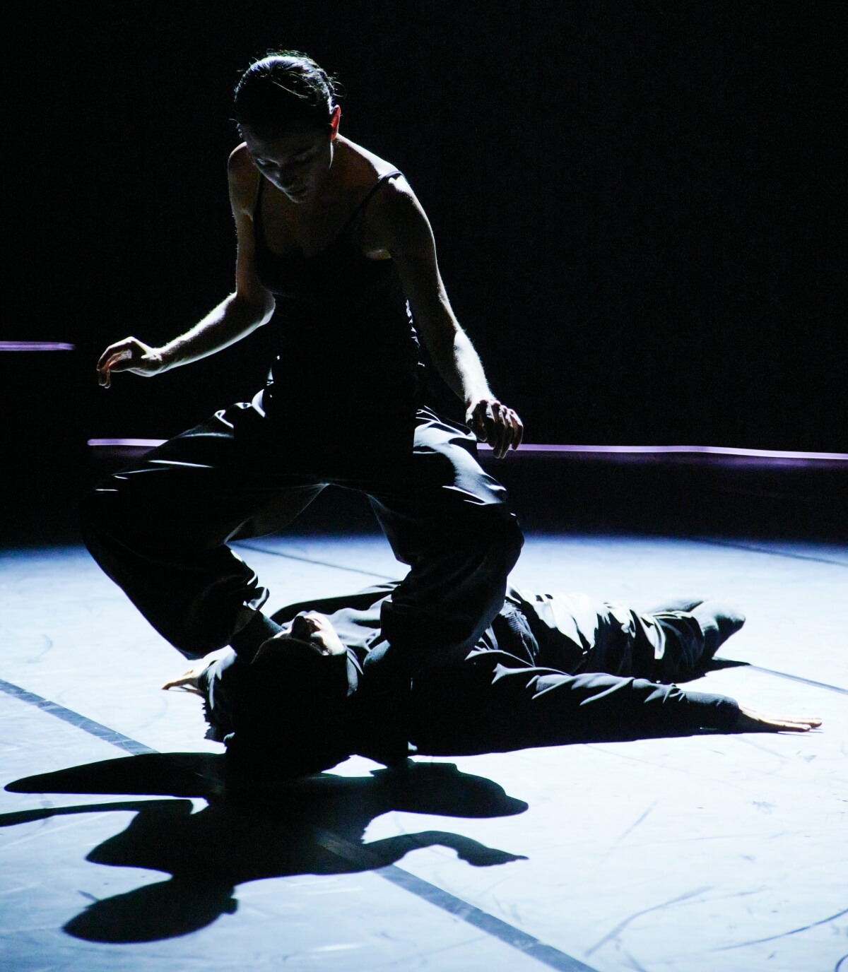 A a | a B : B E N D, choregraphed by Aszure Barton, composed and live music by Ambrose Akinmusire (Photo: Fabian Hammerlocks)