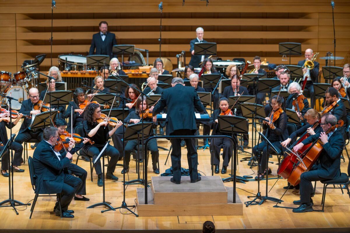 Alex Pauk conducts Esprit Orchestra at Koerner Hall on November 30, 2025 (Photo: Karen Reeves)