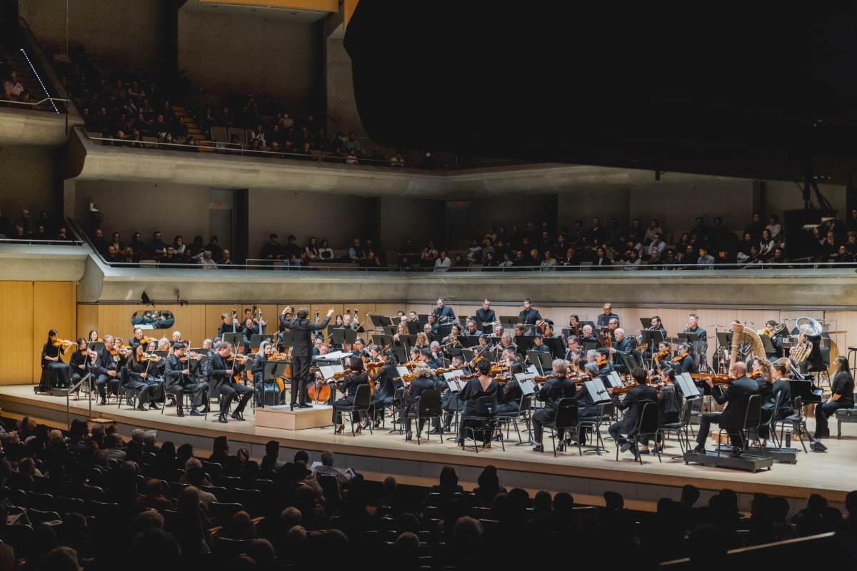 Gustavo Gimeno conducts the Toronto Symphony Orchestra (Photo: Jae Yang/Courtesy of Toronto Symphony Orchestra)