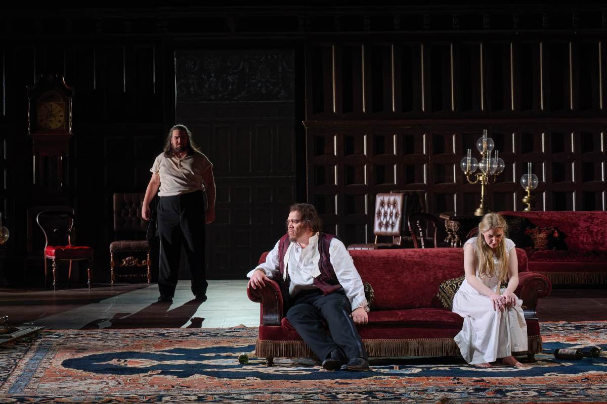 Nick Murphy (back) as the Usher, Quinn Kelsey as Rigoletto, and Sarah Dufresne as Gilda in the Canadian Opera Company’s production of Rigoletto, 2026 (Photo: Michael Cooper)
