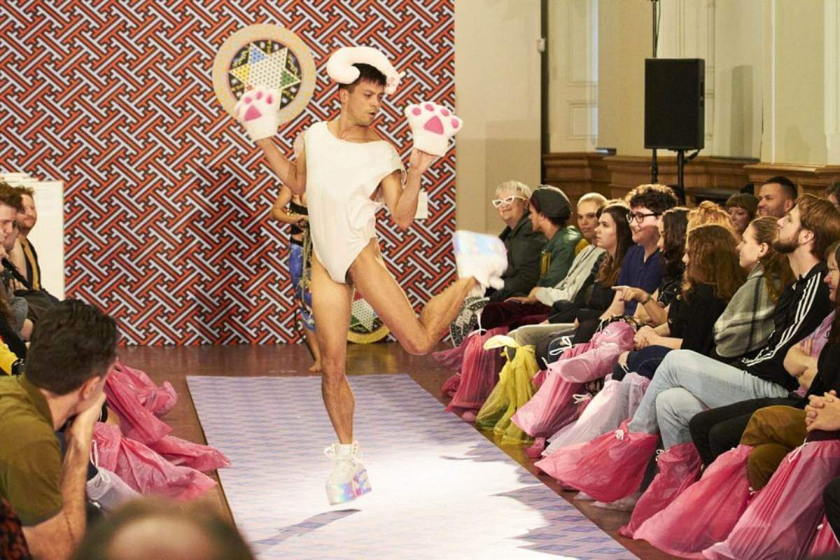 Make Banana Cry: Performer Andrew Tay, visual art installation by Dominique Pétrin, costumes + styling by Andrew Tay, Stephen Thompson, Dominique Pétrin, and performers, lighting design by Öykü Önde (Photo: Manuel Vasson)