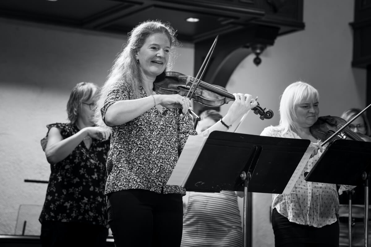 Rachel Podger and Tafelmusik musicians on tour (Photo: Gary Payne)