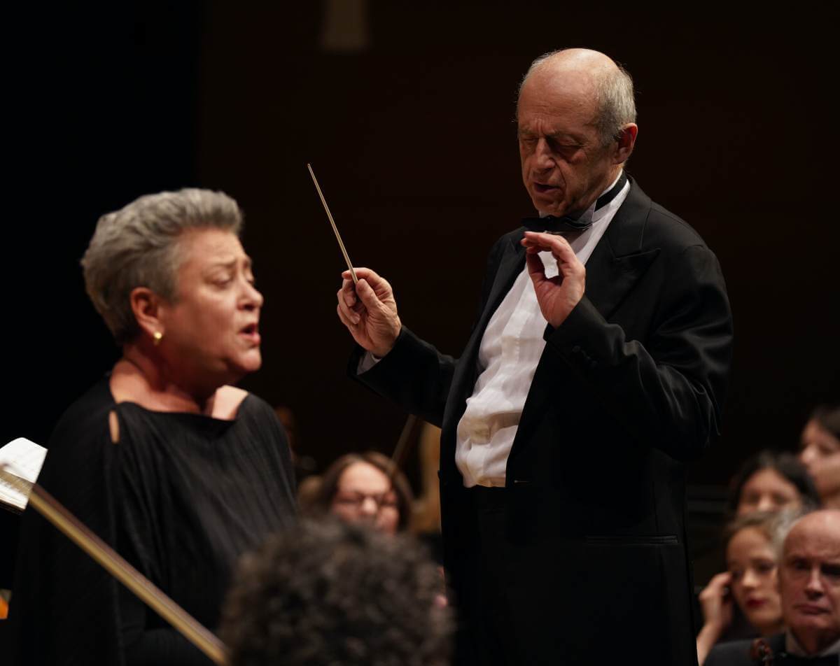 Iván Fischer conducts the Budapest Festival Orchestra, with mezzo-soprano Gerhild Romberger. February 12, 2026, Koerner Hall (Photo courtesy of the Budapest Festival Orchestra; Róbert Zentai)
