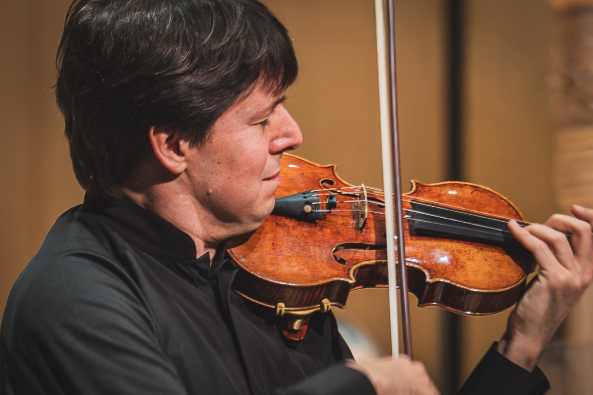 Violinist Joshua Bell (Photo: Allan Cabral)