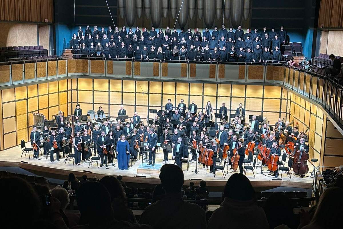 Music director Michael Newnham and Orchestra Toronto, with soprano Lauren Margison, tenor Scott Rumble, and the Modern Sound Collective choir at the George Weston Recital Hall on March 1, 2026 (Photo courtesy of Orchestra Toronto)