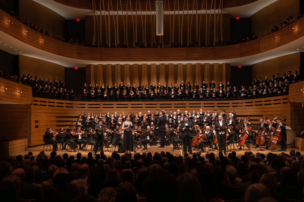 Artistic Director and Principal Conductor Jean-Sébastien Vallée conducts the Toronto Mendelssohn Choir, soloists and orchestra (Photo: Taylor Long)