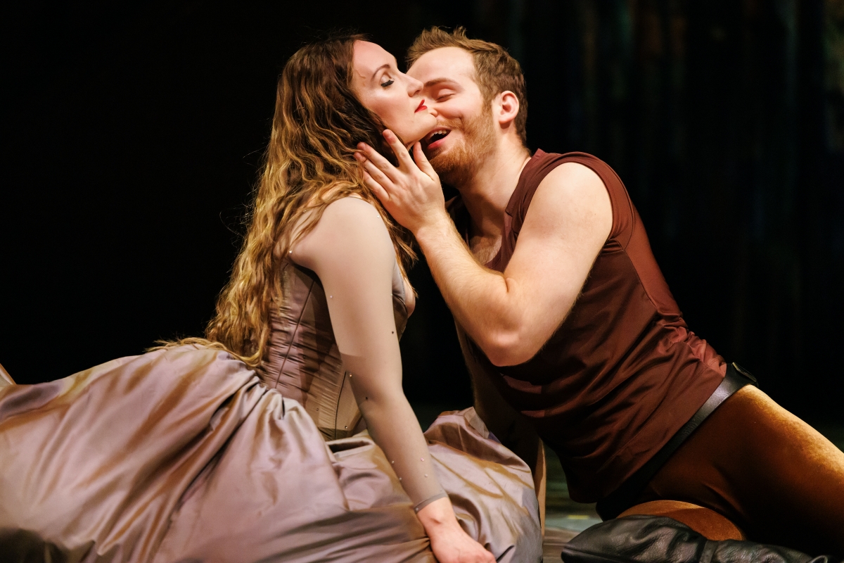 Soprano Meghan Lindsay as Mélisande and tenor AntoninRondepierre in Opera Atelier's production of Pelléas et Mélisande (Photo: Bruce Zinger)