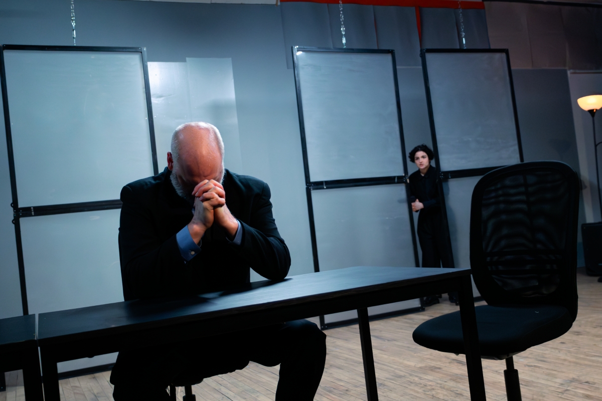 Paul Stafford as Claudius and Gabbi Kosmidis as Hamlet in That Art’s Group production of Hamlet, Sweet Prince (Photo: Matthew McLaren/Wut Storytelling)
