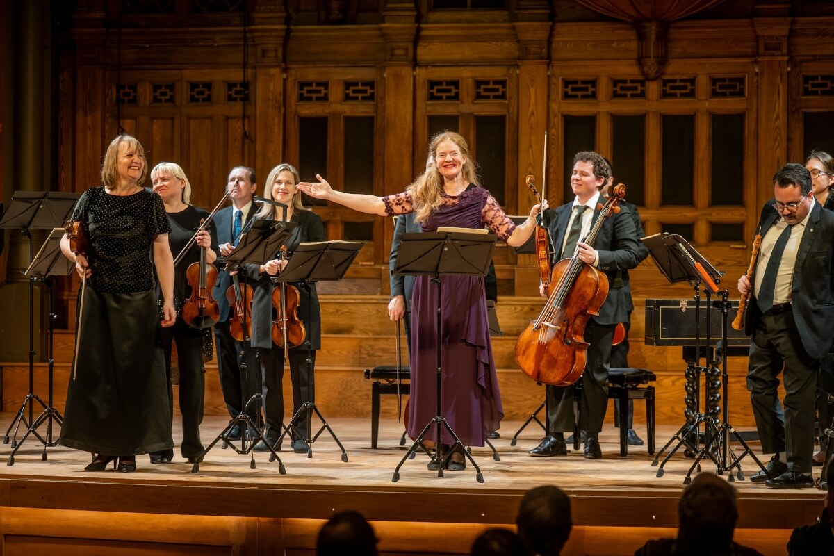 Rachel Podger performs with the Tafelmusik Baroque Orchestra (Photo: Dahlia Katz)