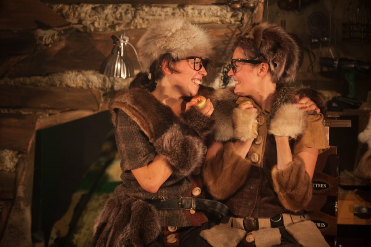 Burrow (Photo by Nicola-Franck Vachon courtesy of Théâtre du Gros Mécano)
