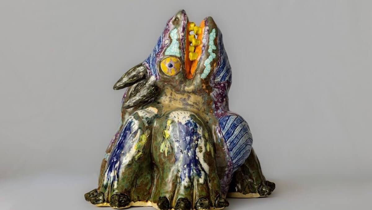 V Vallières, Chin-Up, 2025. Clay. Image courtesy of the artist