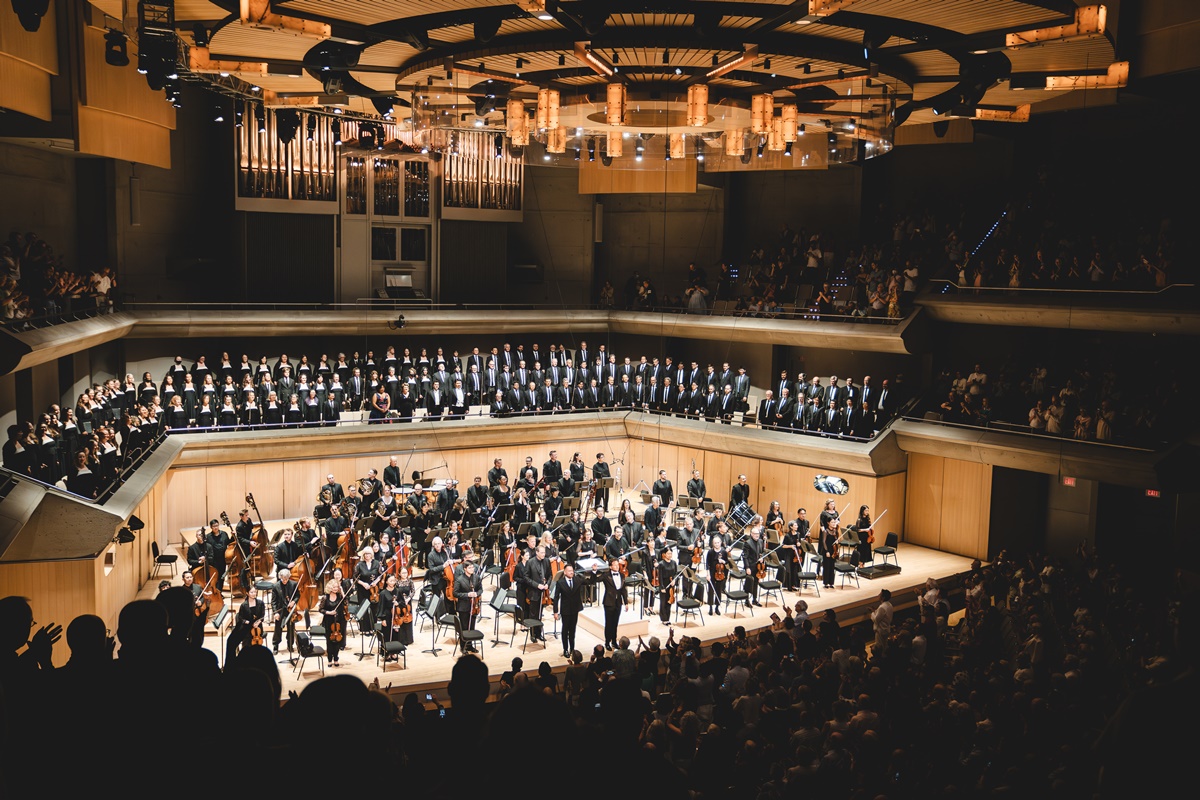 Gustavo Gimeno conducts the Toronto Symphony Orchestra with Jean-Sébastien Vallée and Toronto Mendelssohn Choir in Beethoven's 9th on June 11, 2026 (Photo: Allan Cabral)