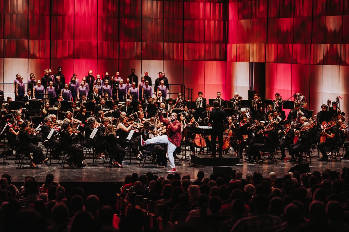 Alexander Shelley conducts the National Arts Centre Orchestra and special guests on Canada Day, July 1, 2025 (Photo: Curtis Perry)