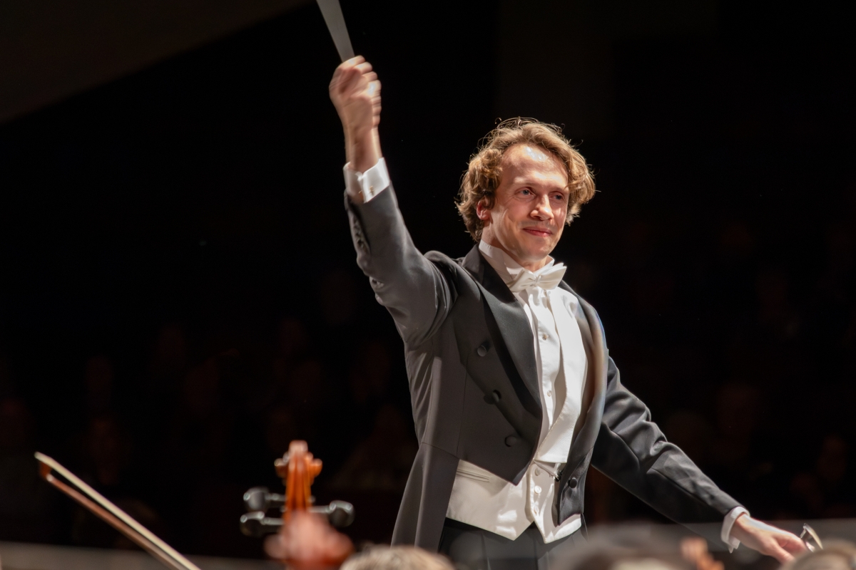 James Kahane conducts the Hamilton Philharmonic Orchestra (Photo: Kasey Bridges)
