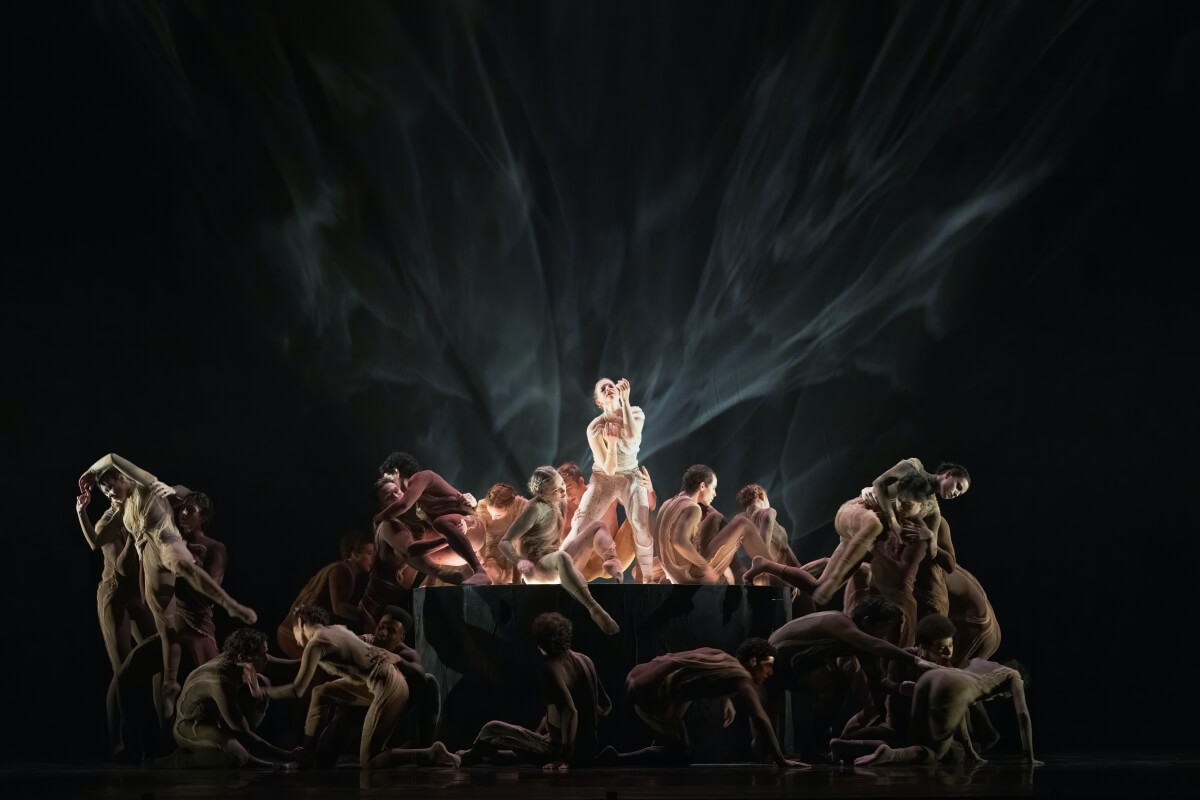Genevieve Penn Nabity with Artists of the Ballet in Kismet (Photo: Karolina Kuras, Courtesy of The National Ballet of Canada)
