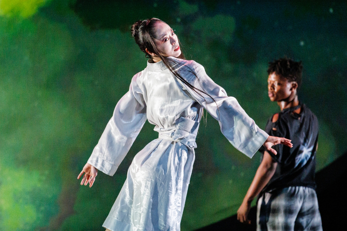 Koto Ishihara and Siphesihle November in MADDADDAM (Photo: Karolina Kuras, Courtesy of The National Ballet of Canada)