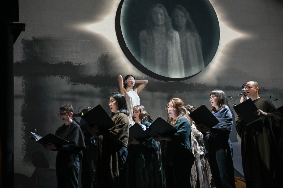 Left to Right: Voices: Andrea Ludwig, Natasha Ho, Patricia Wrigglesworth, Brielle Cha, Natasha Fransblow, Robert Busiakiewicz. Background: Wind: Miyeko Ferguson in the Opera 5 production of Parélios (Photo: Emily Ding Photography)