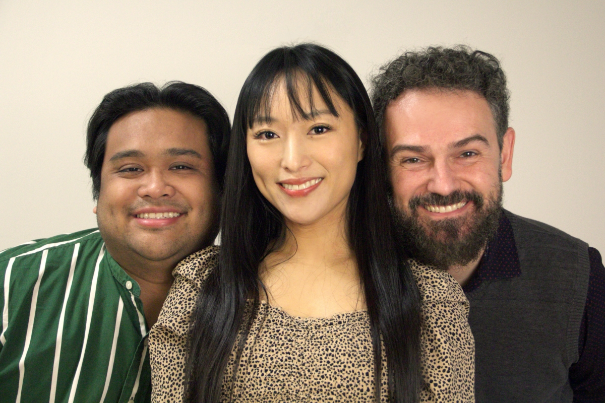 Actor/director/playwright Miho Suzuki (centre) with actors Kent Penaranda and Mladen Obradović (Photo: Sayuri Yamamoto)