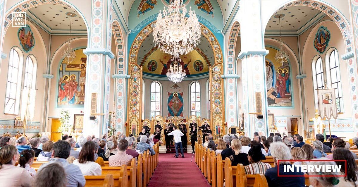Artistic Director Xavier Brossard-Ménard and his Montréal-based choral ensemble Les Rugissants perform as part of their ARCHES: Présence ukrainienne series (Photo: Maryse Boyce)