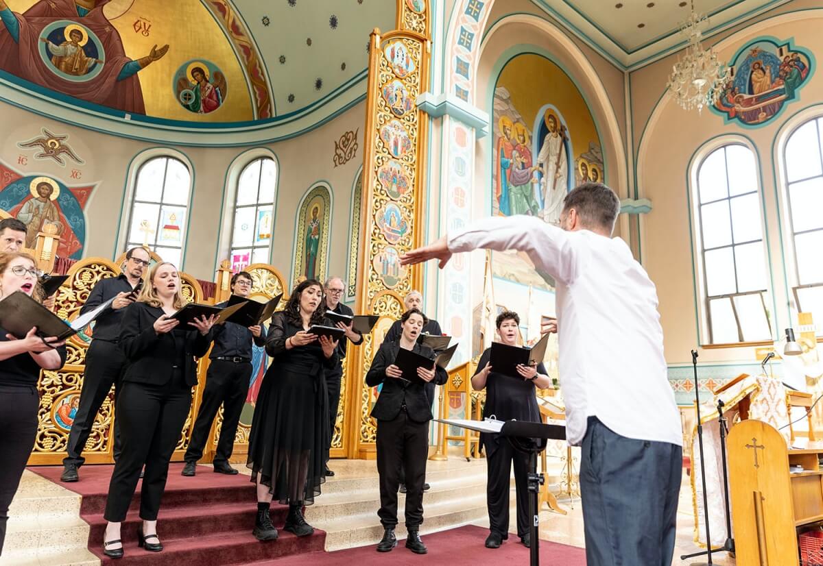 Artistic Director Xavier Brossard-Ménard and his Montréal-based choral ensemble Les Rugissants perform as part of their ARCHES: Présence ukrainienne series (Photo: Maryse Boyce)
